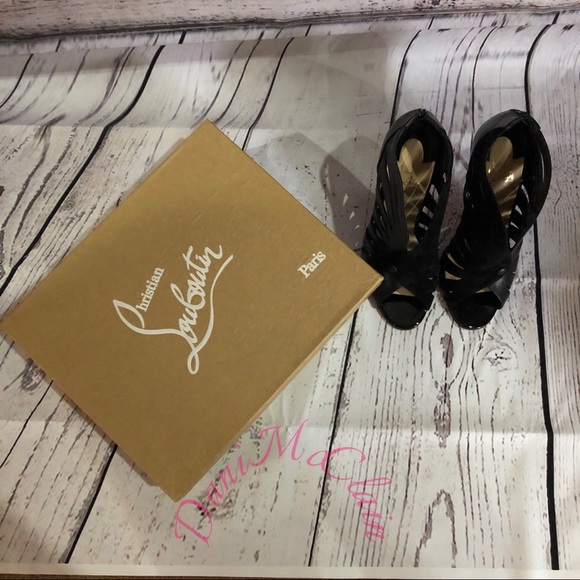 ‼️SOLD‼️ Christian Louboutin Toot Mignonne Bootie - Picture 8 of 8